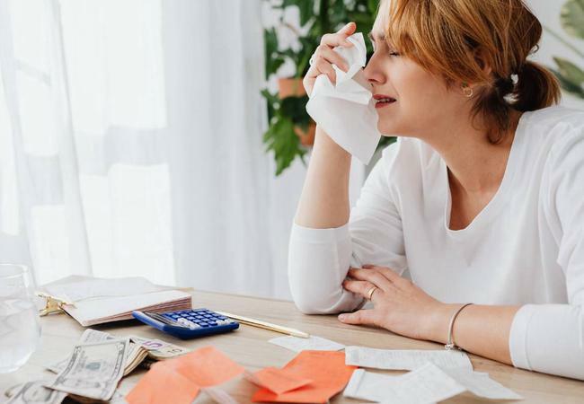 Como quitar contas atrasadas sem sufocar o seu orçamento?
