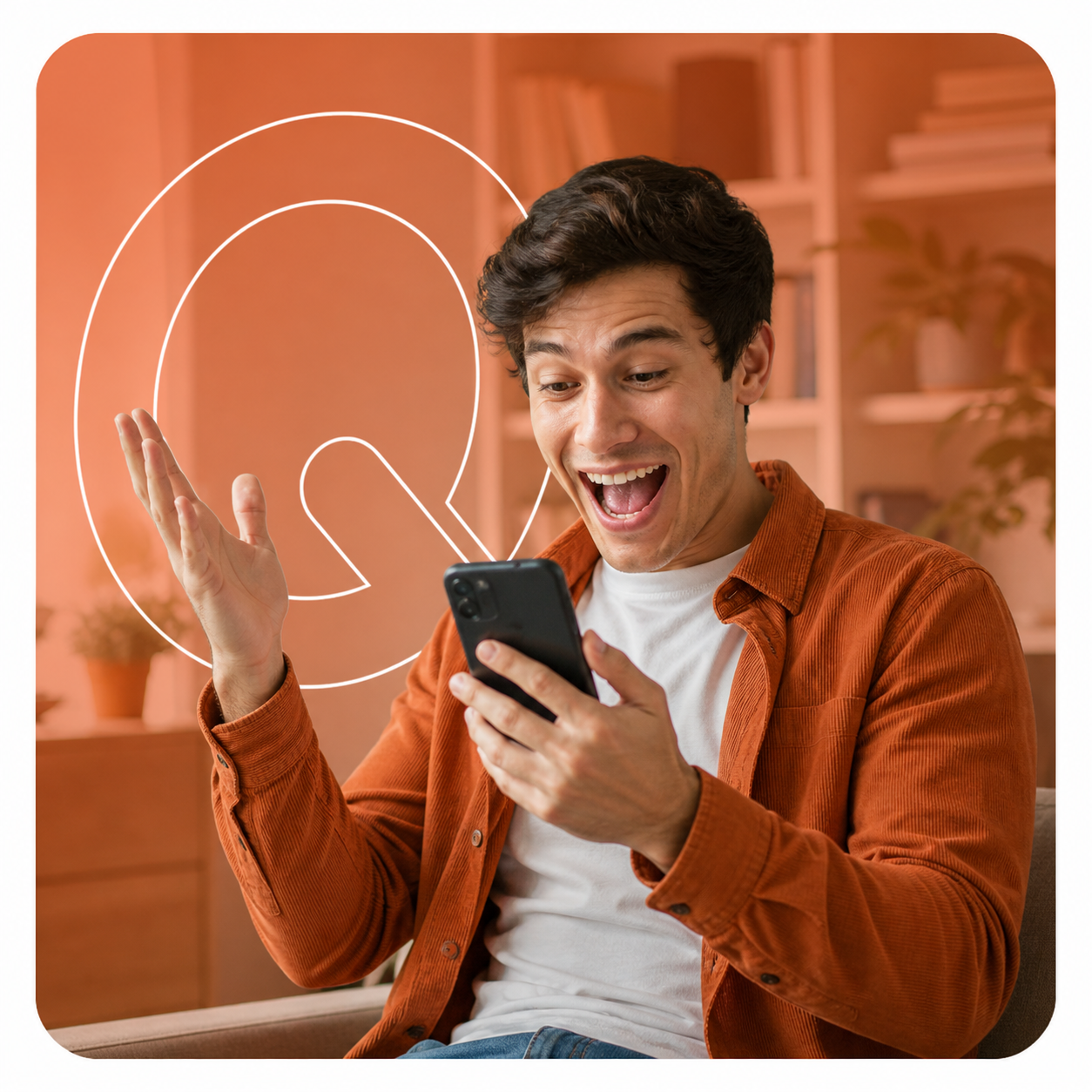 Homem feliz e comemorando olhando o celular