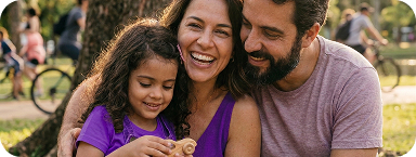 Banner de pais e filha felizes em um parque